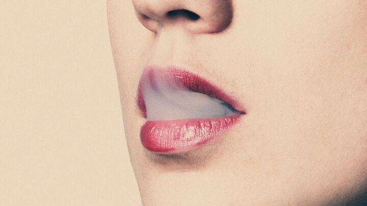 Женщинам труднее бросить курить: 5 причин